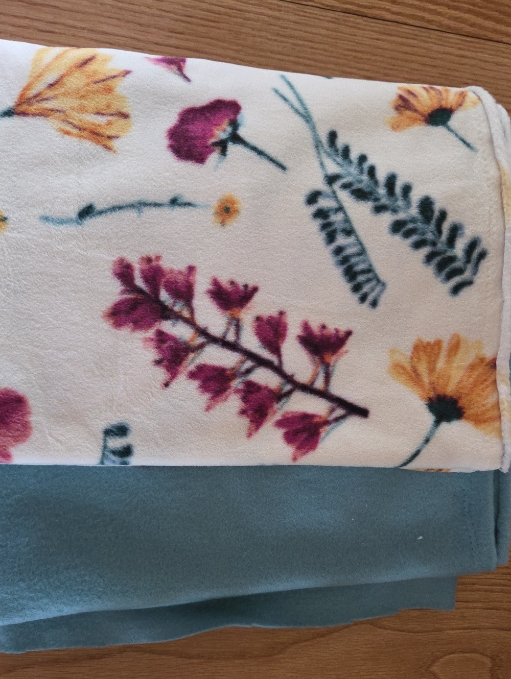 FLEECE SALE! Floral Print Cream Background & Green Solid Fabric Blanket 2.582 YD